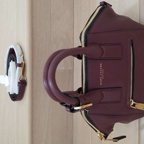 Marc Jacobs Textured Mini Incognito Leather Tote and Crossbody Bag in Aubergine - Picture 3 of 12